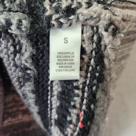 Roxy Black and Gray Aztec Sweater - Picture 4 of 11